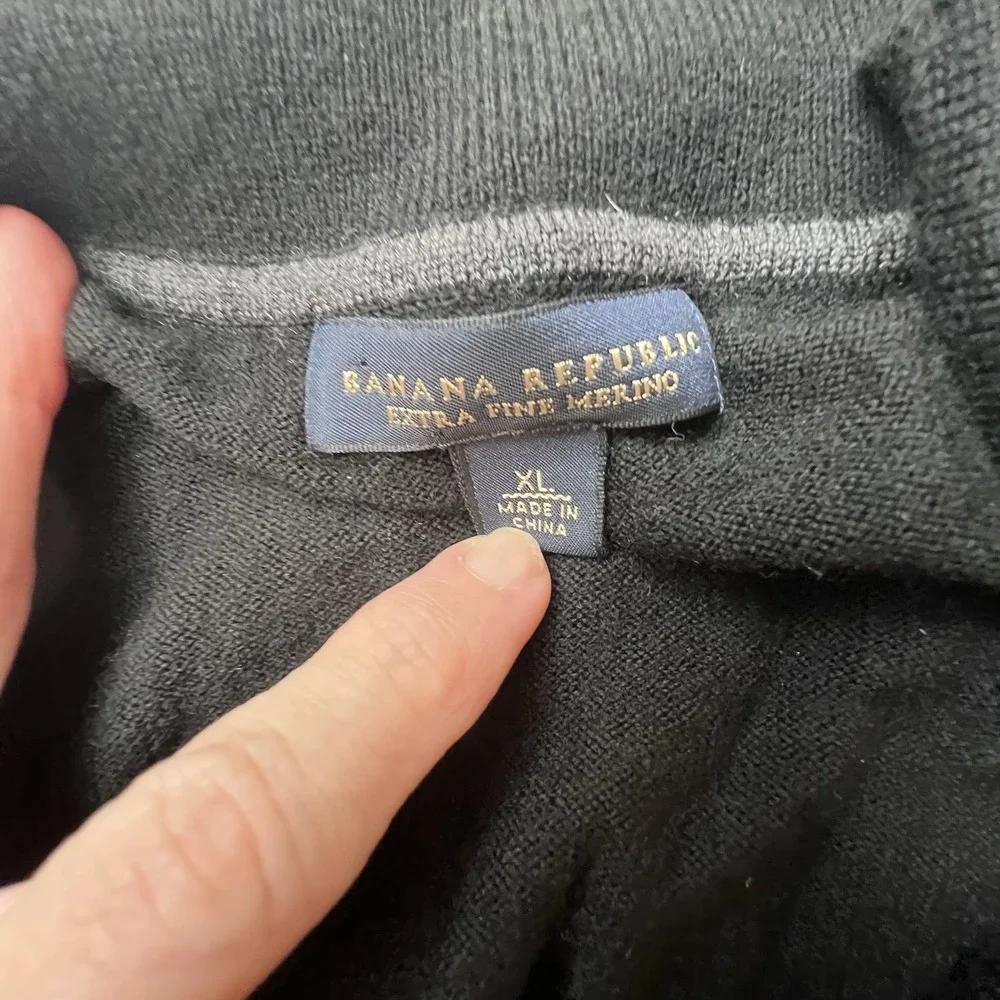 Banana Republic small hole